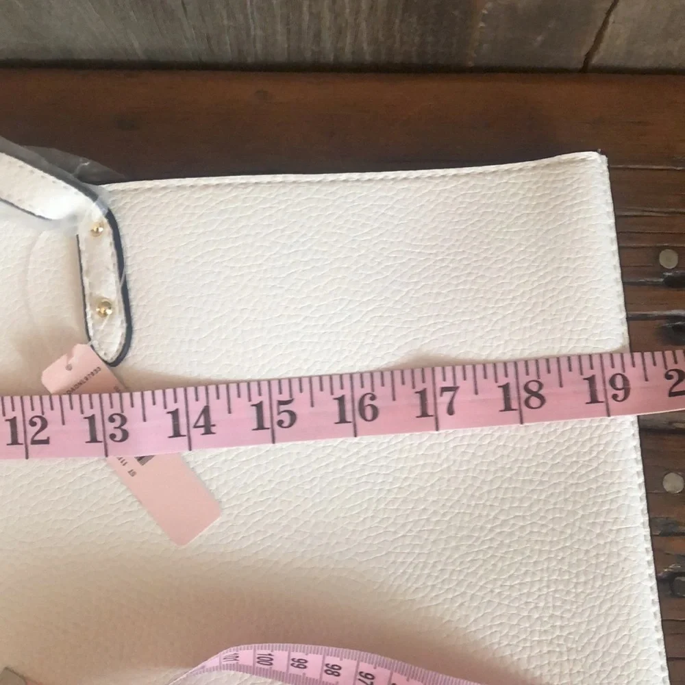 Victorias Secret office attaches drop